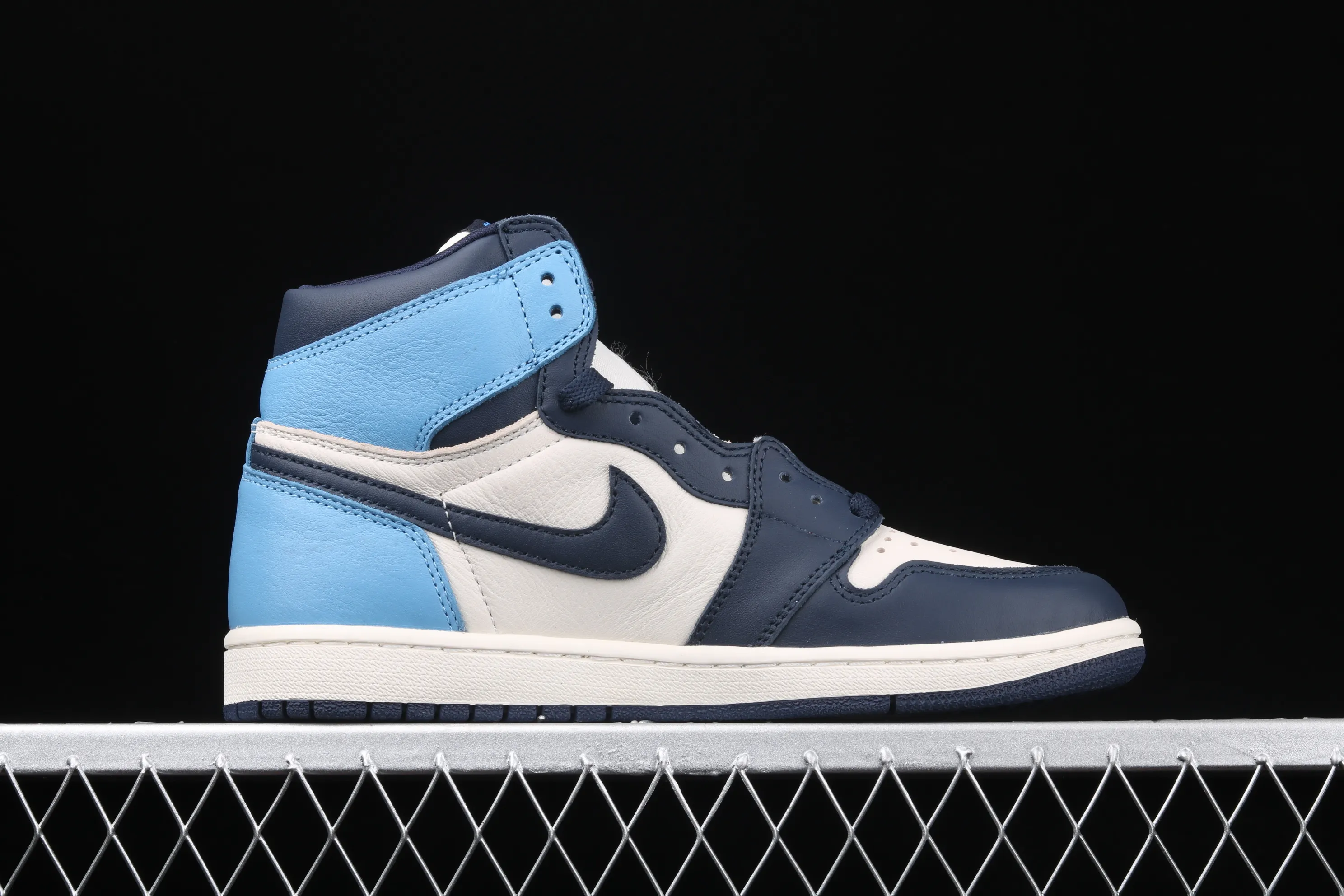 All categories Air Jordan Jordan series basketball shoes Air Jordan 1 High pure original version Air Jordan 1 AJ1 black and blue toe Joe 1 obsidian North Carolina blue 555088-140